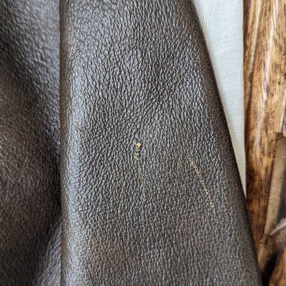 Women's vintage leather jacket in excellent used condition - Picture 3 of 5